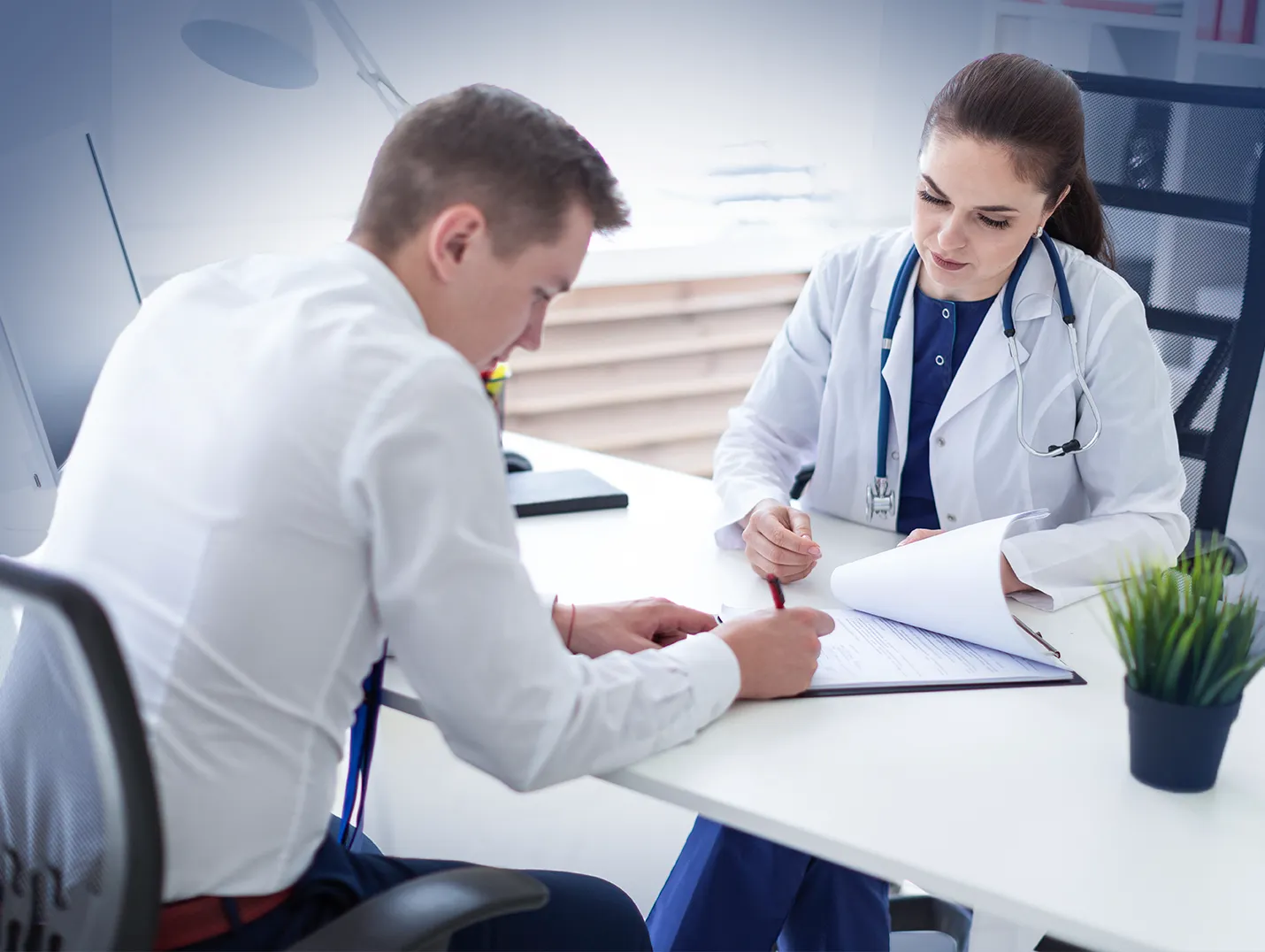 Médico en trámite de credencialización para integrarse al equipo médico del Hospital Angeles Health System, hospital privado líder en Latinoamérica.