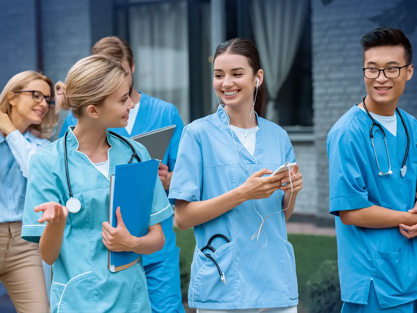Estudiantes de universidades en convenio con Hospital Angeles durante su servicio social y prácticas profesionales. 